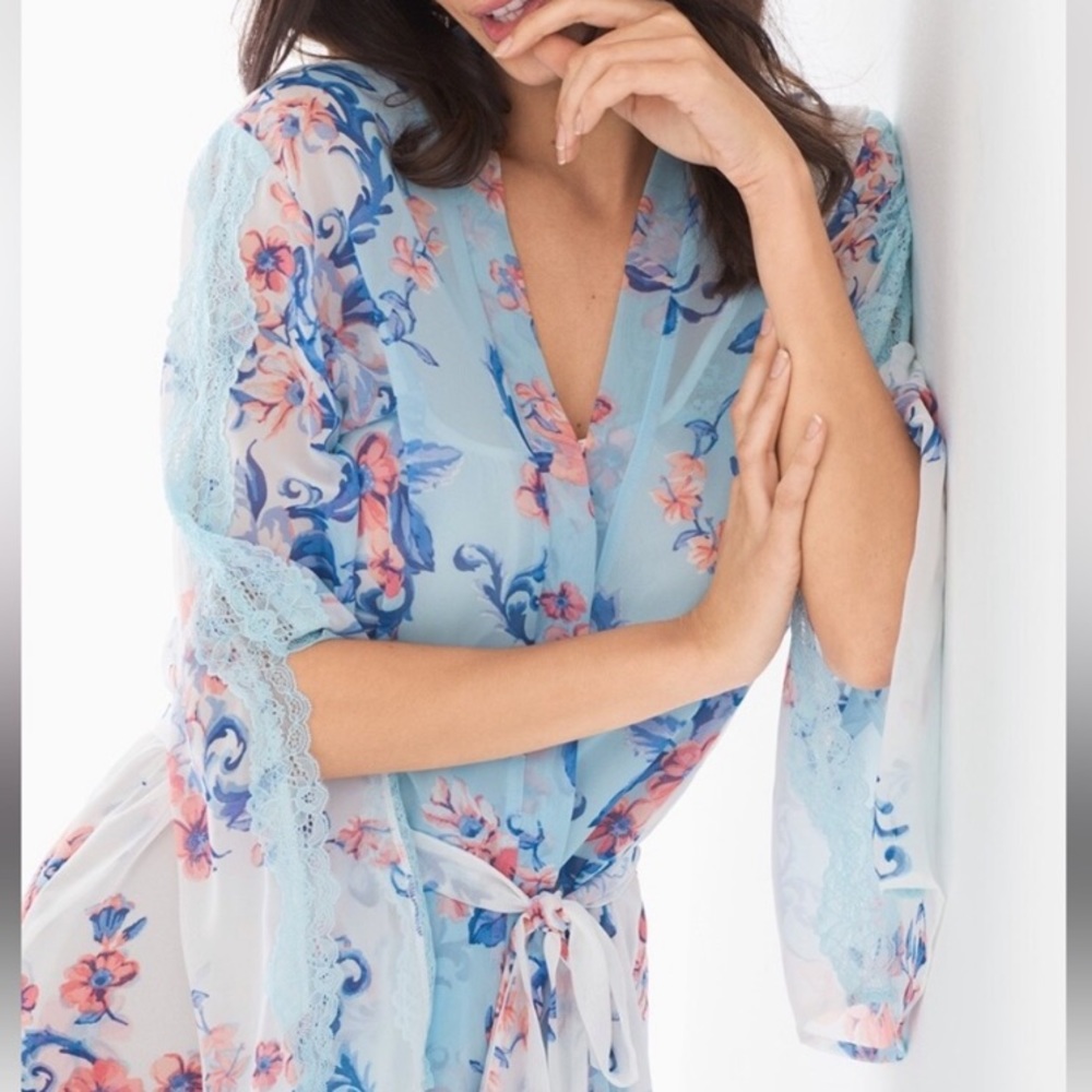 NWOT In Bloom by Jonquil Porcelain Rose Wrap Kimono Robe